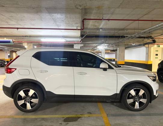 VOLVO XC40 2.0 T4 GASOLINA MOMENTUM GEARTRONIC